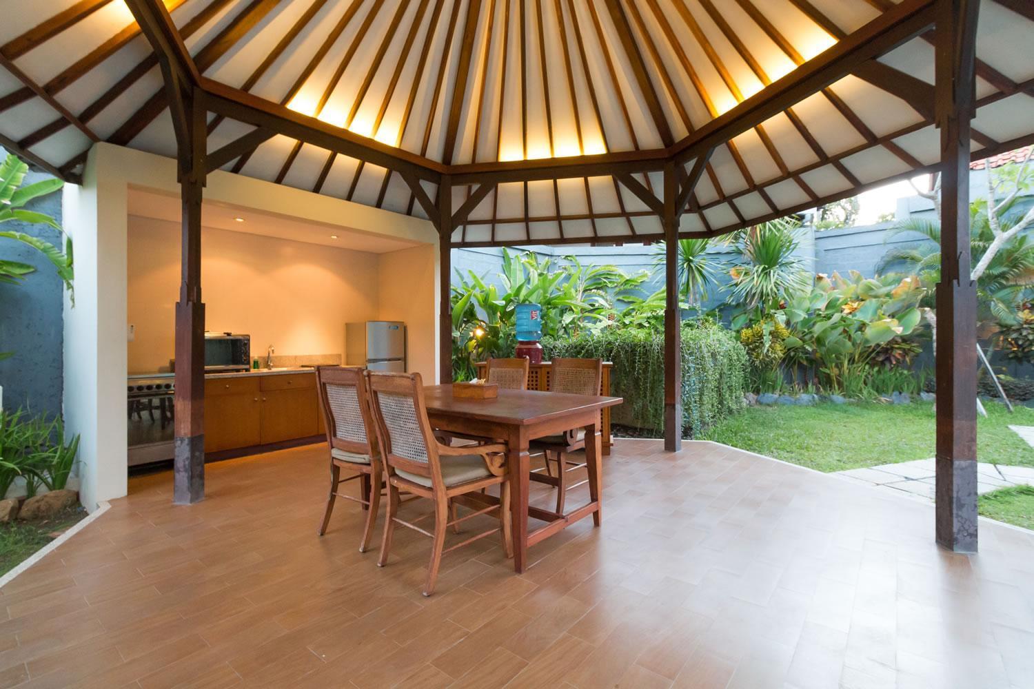 Bali Royal Heritage Villa Seminyak  Exterior photo